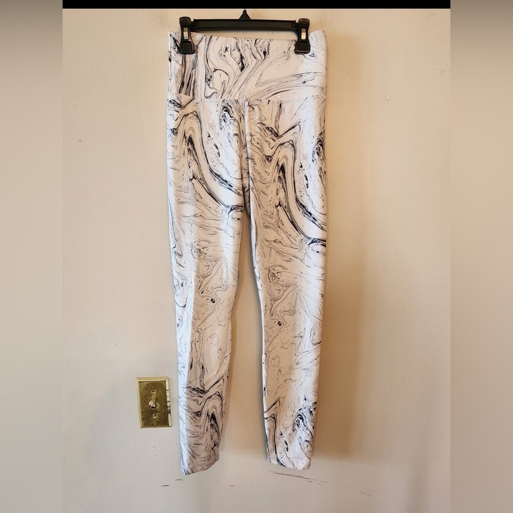 Balance Collection Women's Dry-Wik High Waisted Yoga Leggings Size small